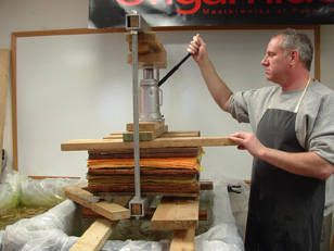 Pressing the post of wet sheets